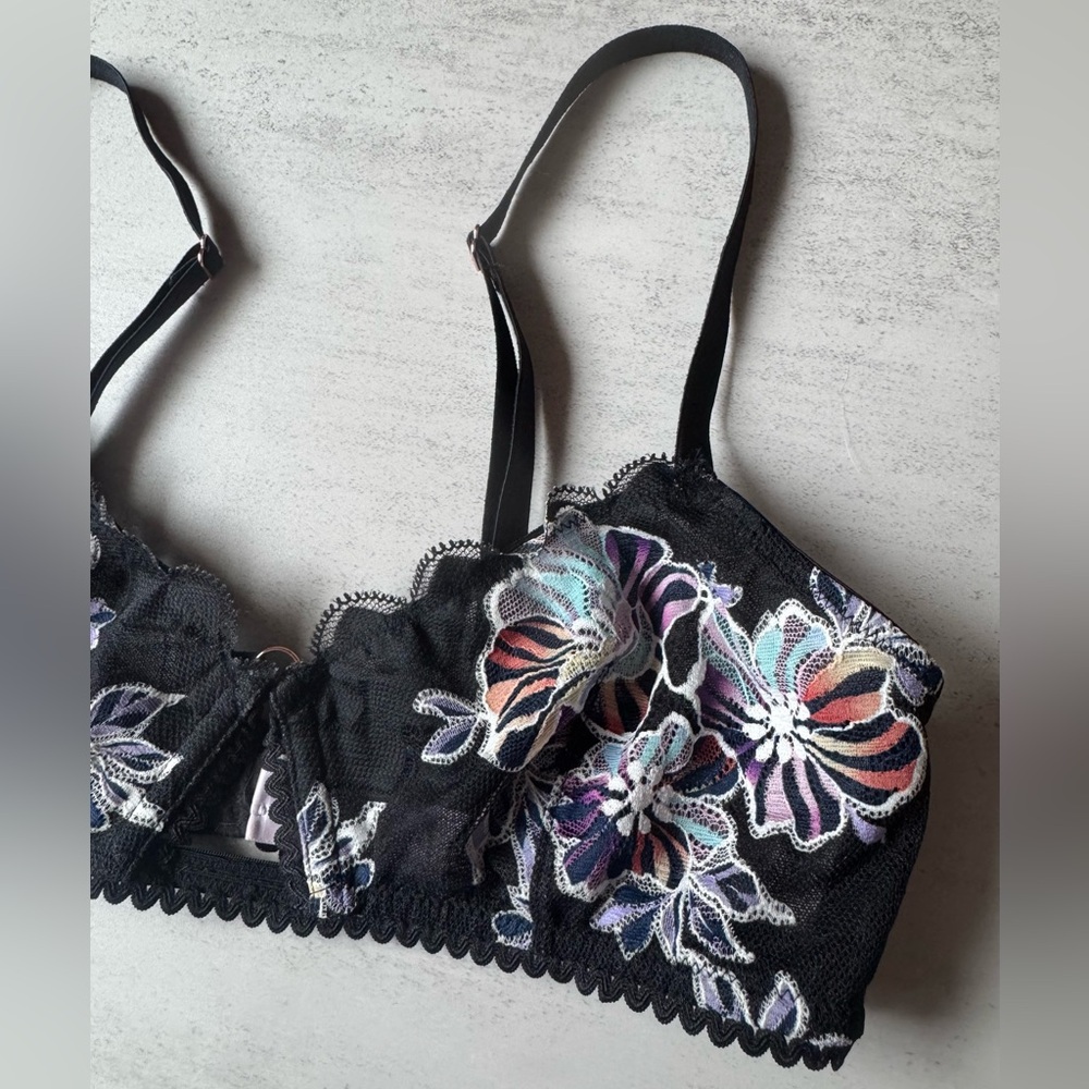 NWOT Savage X Fenty Unlined Floral Embroidered Black Bralette - Picture 3 of 8
